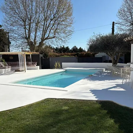 Avec Piscine Et Jacuzzi Proche De La Willa Aimargues