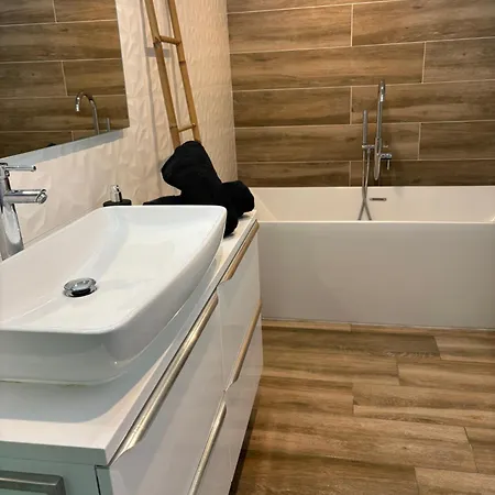 Avec Piscine Et Jacuzzi Proche De La Vila *