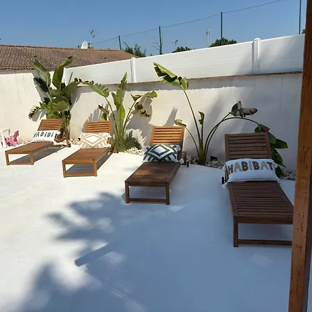 Avec Piscine Et Jacuzzi Proche De La Willa